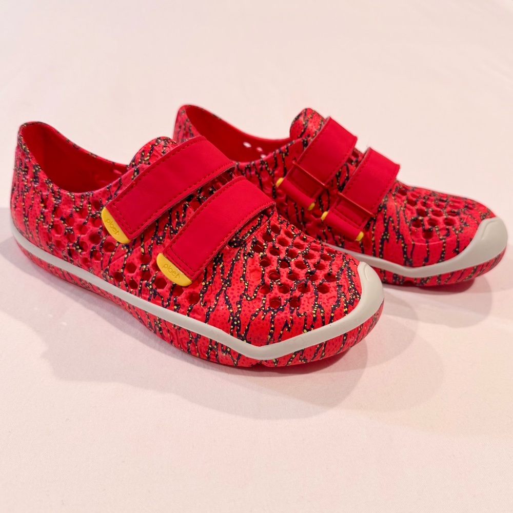 Plae Mimo Water Shoes Boys 2 Girls Velcro Straps Lightweight Summer Beach Red